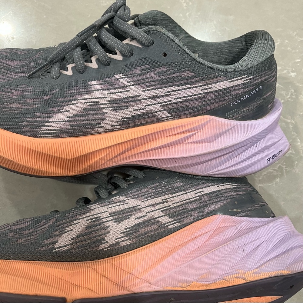 ASICS Novablast - Picture 3 of 4